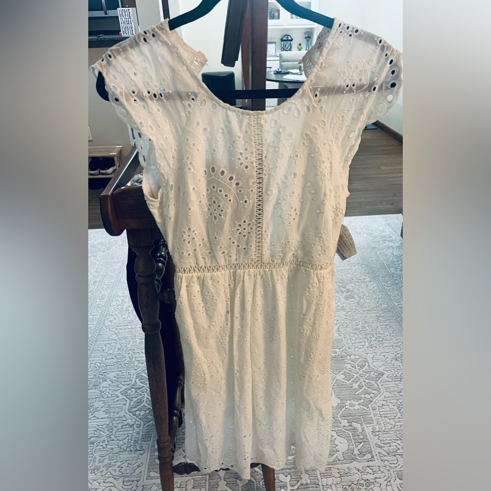 NWT White Dress-Missing Button
